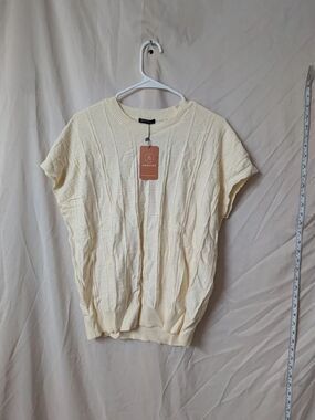 L Arolina Cream Grid Textured Cap Sleeve Sweater Top A006